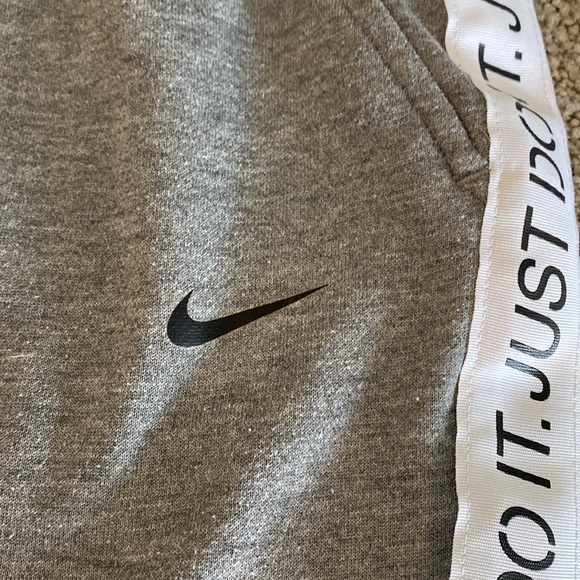 Nike sweatpants! - Picture 3 of 4